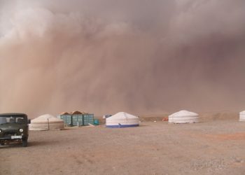 Нутгийн өмнөд хэсгээр салхи шуургатай байна