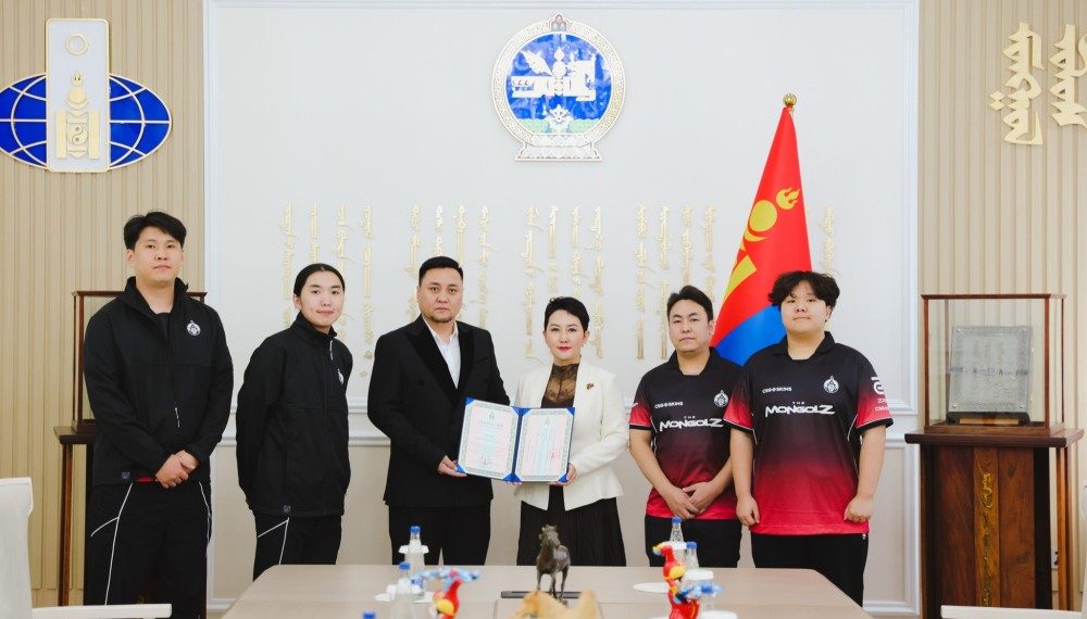 Гадаад харилцааны сайд Б.Батцэцэг The MongolZ багт Монгол Улсын соёлын элч гэрчилгээг олголоо