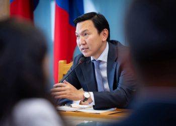 Н.Учрал: Банк, ББСБ-ууд лизинг, ломбардыг давхар ажиллуулж иргэдийг өр, лизингийн гинжинд оруулж байна