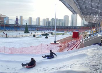Төв цэнгэлдэх хүрээлэнд “Мөрөөдлийн мөсөн цэнгэлдэх-2025” арга хэмжээ үргэлжилж байна