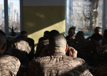 Цэрэг зодсон асуудалд хариуцлага алдсан гэж үзэн, Р.Чингис нарын 3 хүнийг үүрэгт ажлаас нь чөлөөлжээ