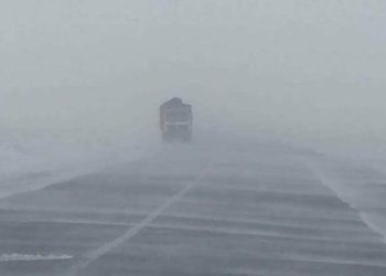 Цаг агаар: Цасан болон шороон шуургатай