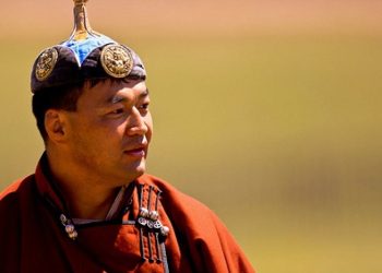 Дархан аварга А.Сүхбат 20 жилийн дараа бөхийн өргөөнд зодоглоно гэв