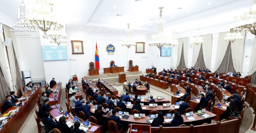 Ерөнхийлөгч У.Хүрэлсүхийн санаачилсан УИХ-ын гишүүнийг эгүүлэн татахтай холбоотой хуулийн төслийг Засгийн газар дэмжжээ