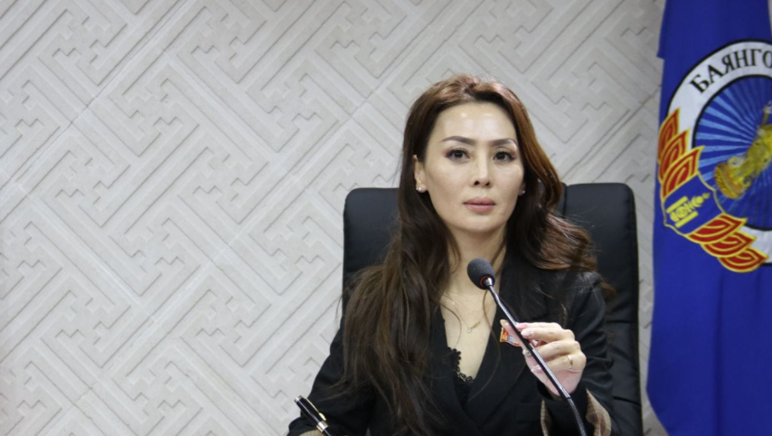 БГД-ийн ИТХ-ын төлөөлөгч Б.Ууганцэцэг нөхрөө хутгалжээ